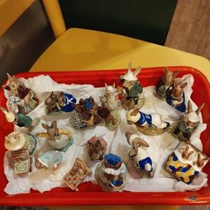 BUNNYKINS Collectors Group of 18 Great Vintage Condition